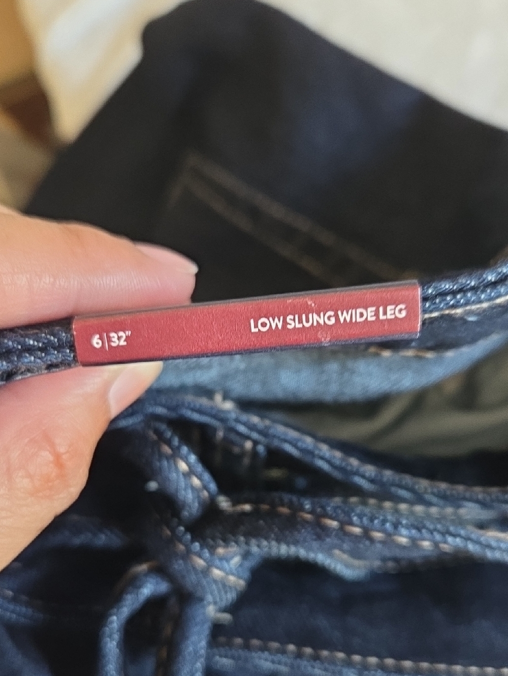 Classic Dark-Wash Scoop Jeans – Size 6 (32) - Picture 6 of 6